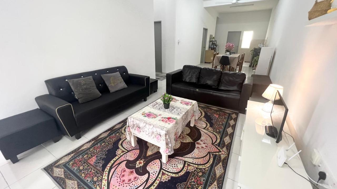 Homestay Near Plaza Tol Bandar Ainsdale Labu Buitenkant foto